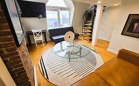 Skyline At Your Door - Studio With A View